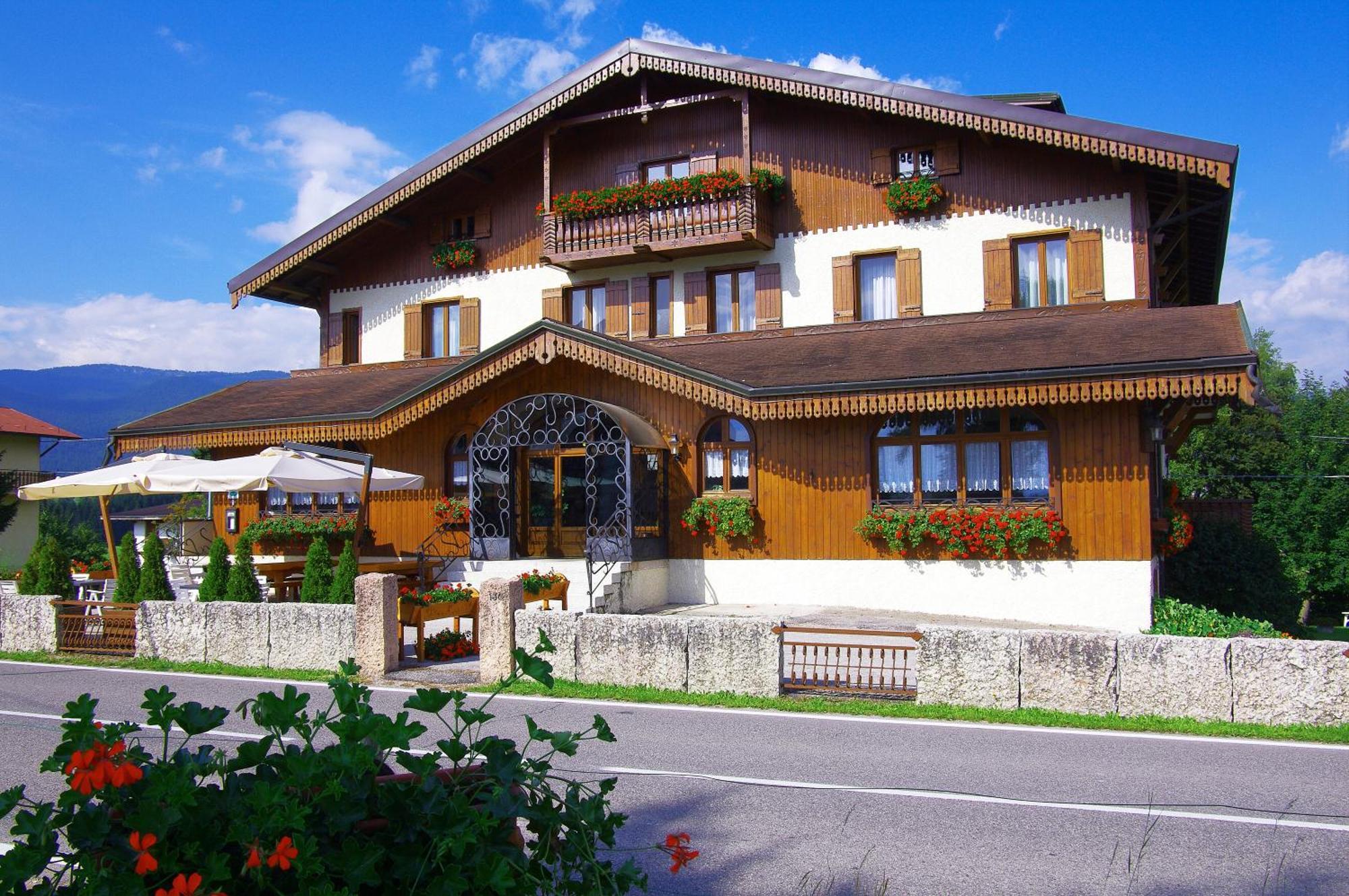 Rutzer Hotel Ristorante & Panoramic Spa Ασιάγκο Εξωτερικό φωτογραφία